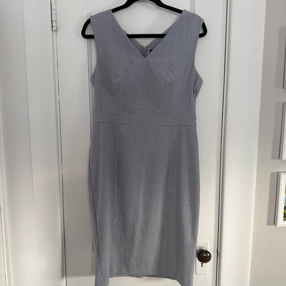 Ann Taylor Gray Sleeveless Sheath Dress V-Neck Knit Lined Zip Size 6